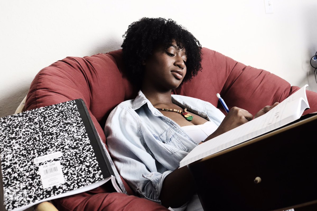 rot_media's tweet photo. “Lauryn’s Room”
Model: @blackdiamonds_2
Photographer: @kingjoq
Inspired by: @ms_laurynhill 

#music #playing #instrument #acoustic #guitar #orlando #art #photography #model #hair #portrait #stella #harmony #curls #blue #canon #canonusa https://t.co/RSsaKjhVYy