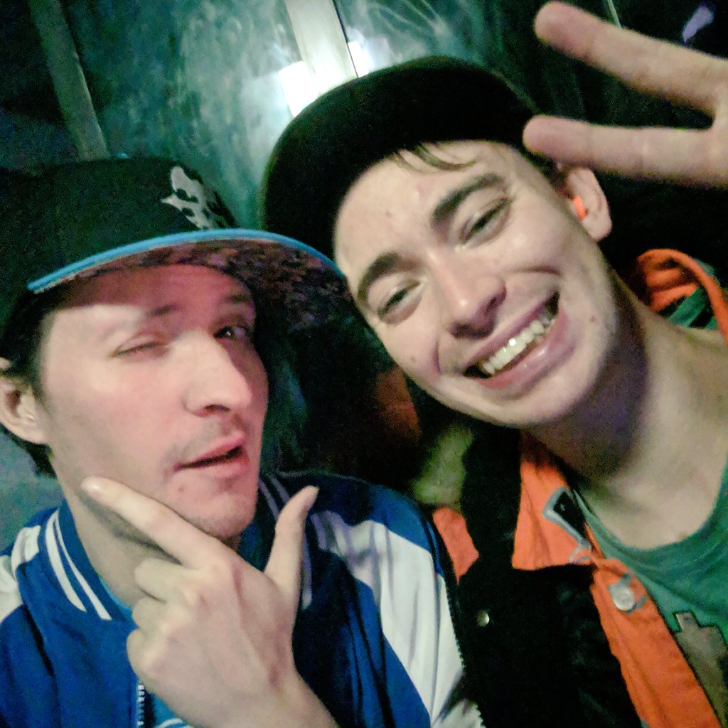 MidnightSnacks's tweet photo. mfw I met a lad at the function who was absolutely smashed and chuffed to meet me. He was a laugh, warts and all 😂 #EPITAPH2 https://t.co/1ij0VnVkoR