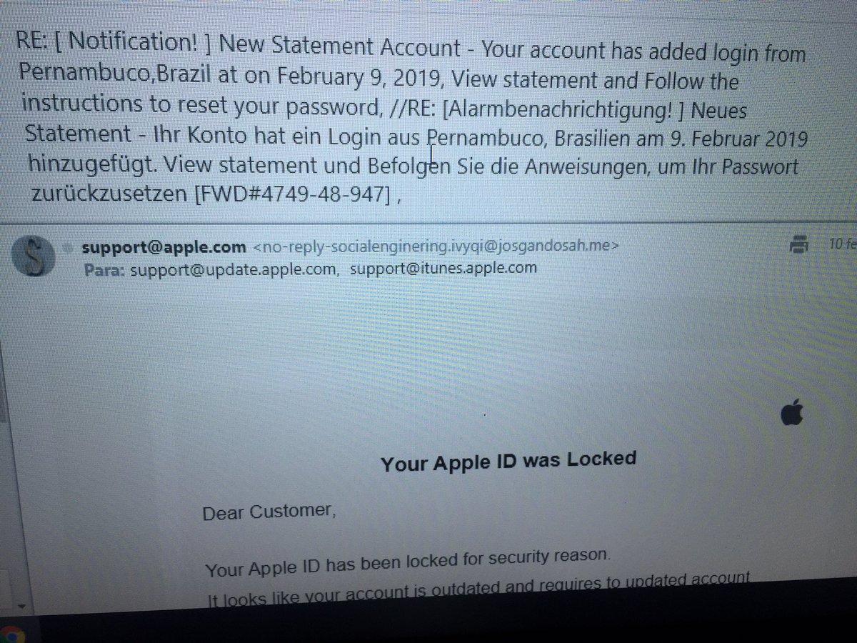 TazCrispy's tweet image. Watch out for this scam apple users @AppleSupport @Apple everything you click on the website ask you for your login info...