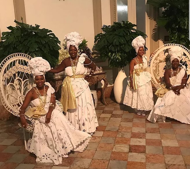 RibSte's tweet photo. Slavery Themed Party: Donata Meirelles, head of fashion stylish at Magazine Vogue Brazil, held commemorations of her 50 years old birthday in such peculiar ways. Her called party #DOShow50 was a perfect demonstration of the worst pervert racism. https://t.co/D5RJ1167A3