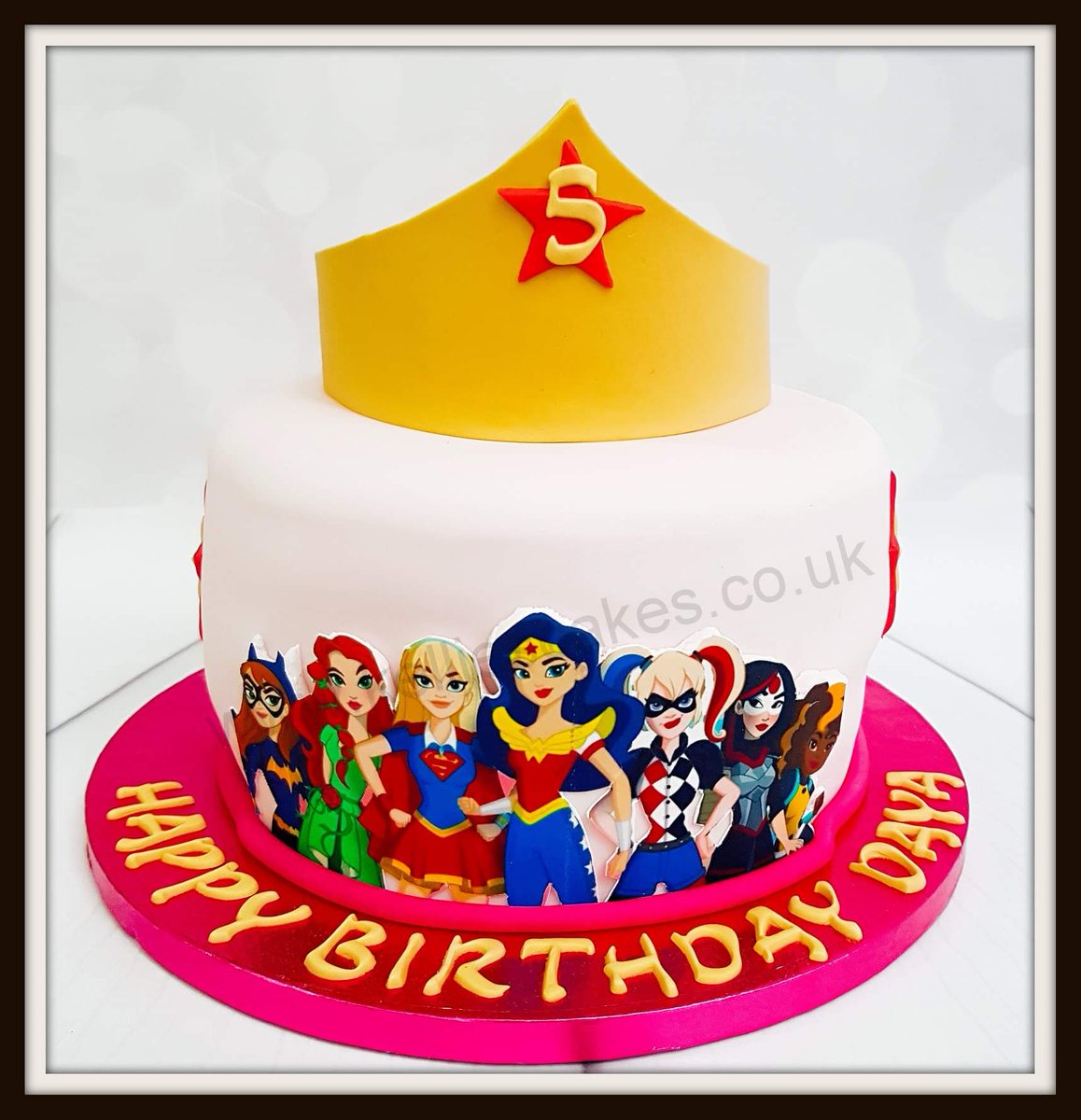 Superhero girls with edible crown  #childrenscakes #gantshill #cakemaker #superhero