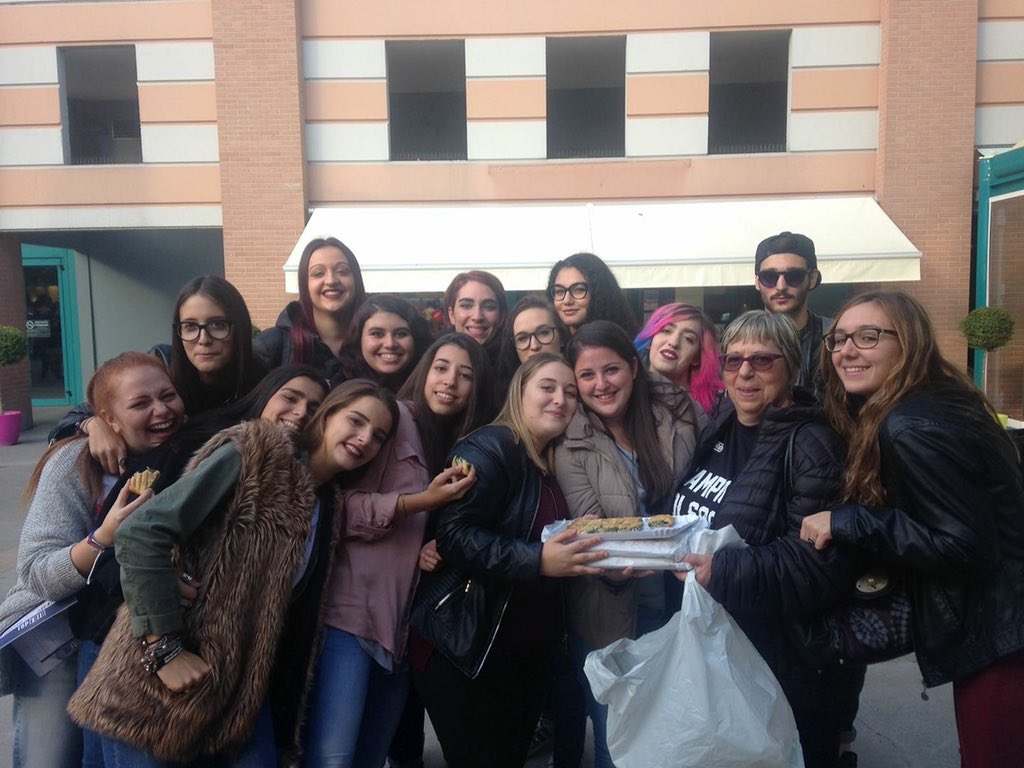 jessicaruggieri's tweet photo. @MattiaBriga Un giorno forse ci rincontreremo, una cosa sola è certa che sotto il TUO palco lei adesso ci sarà sempre, lei sarà sempre con noi. 
Mi avevi promesso che mi avresti fatto assaggiare le tue lasagne, io sono qua che le aspetto, IO SONO QUA CHE TI ASPETTO VANNA MIA! 
A presto.❤️ https://t.co/AqPqTjOryo