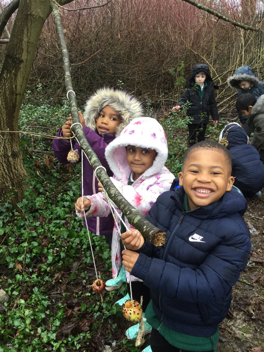 StandensBarnPS's tweet image. Super fine motor skills in action on Friday as Reception children worked together to make feeders for the birds #RSPB_Learning #RSPBWildChallenge Our first challenge completed! Do let us know if your child has discovered any yummy things the birds like to eat at home.