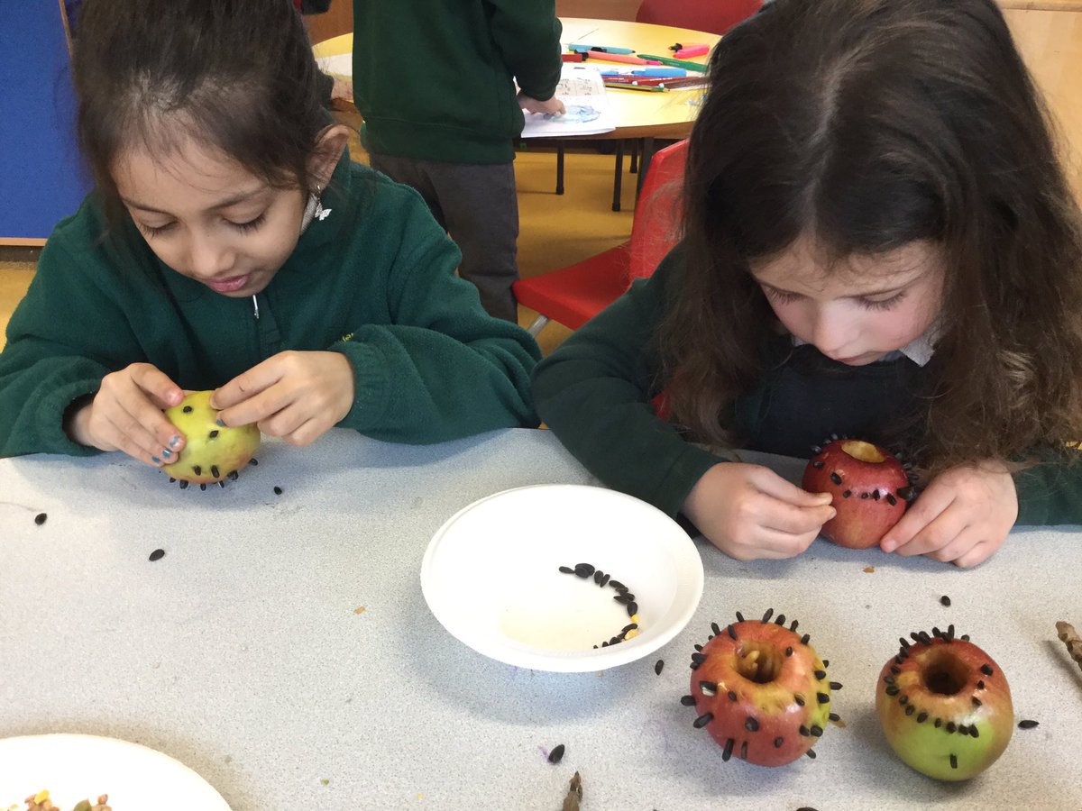 StandensBarnPS's tweet image. Super fine motor skills in action on Friday as Reception children worked together to make feeders for the birds #RSPB_Learning #RSPBWildChallenge Our first challenge completed! Do let us know if your child has discovered any yummy things the birds like to eat at home.