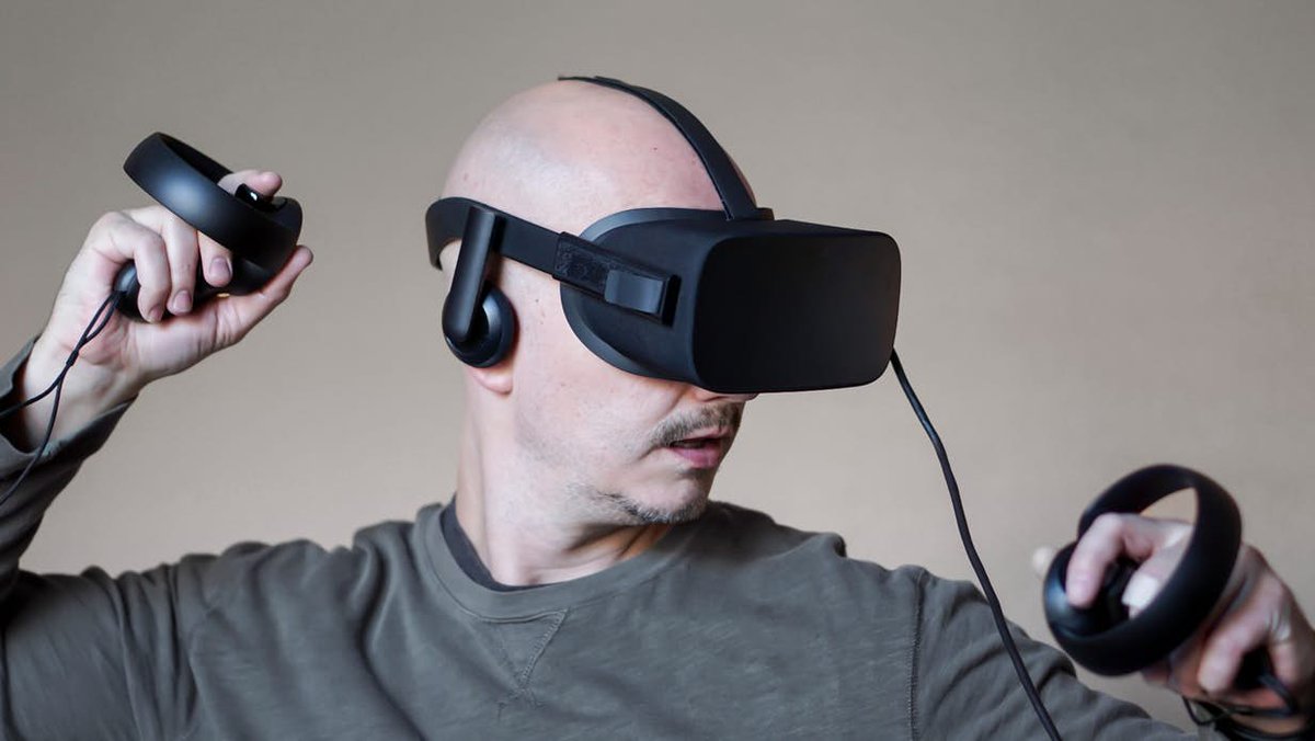 UniSA_SCI's tweet photo. What does the future look like for journalists? Thanks to @OculusRift, journalists will be able give their audiences an immersive experience into their stories. Find out more about our new virtual reality course here: https://t.co/VAYRROmiEt https://t.co/H1BI6Z2VZq