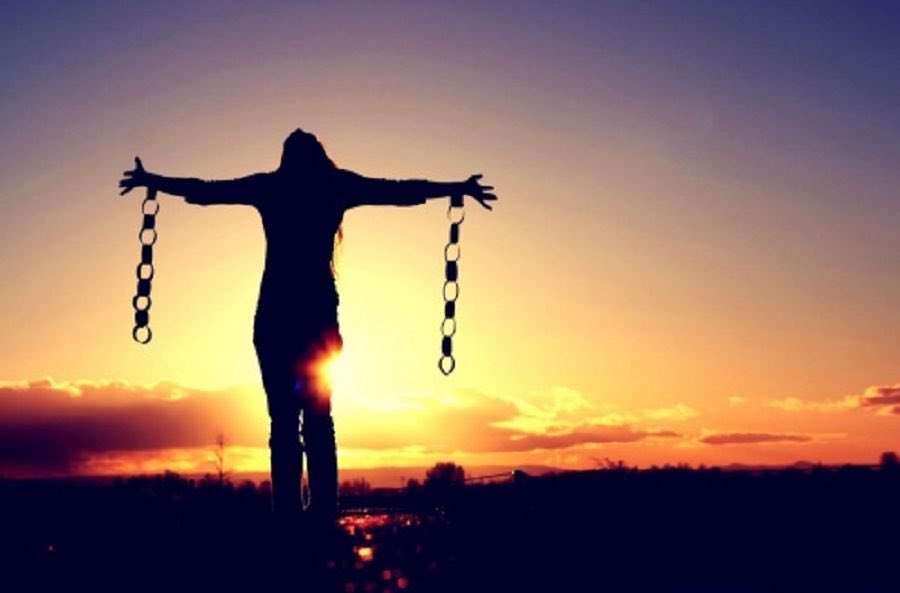 JeunesEnChrist's tweet photo. Ne laisses pas tes émotions déterminer ta destinée. Tu es ce que Christ a décidé que tu seras, aucun chagrin ou doute, aucunes circonstances ou difficultés, ne doit te faire douter des projets que Christ a pour toi. Prends donc courage car il est sur le point de se manifester. https://t.co/TZuHMwml8y