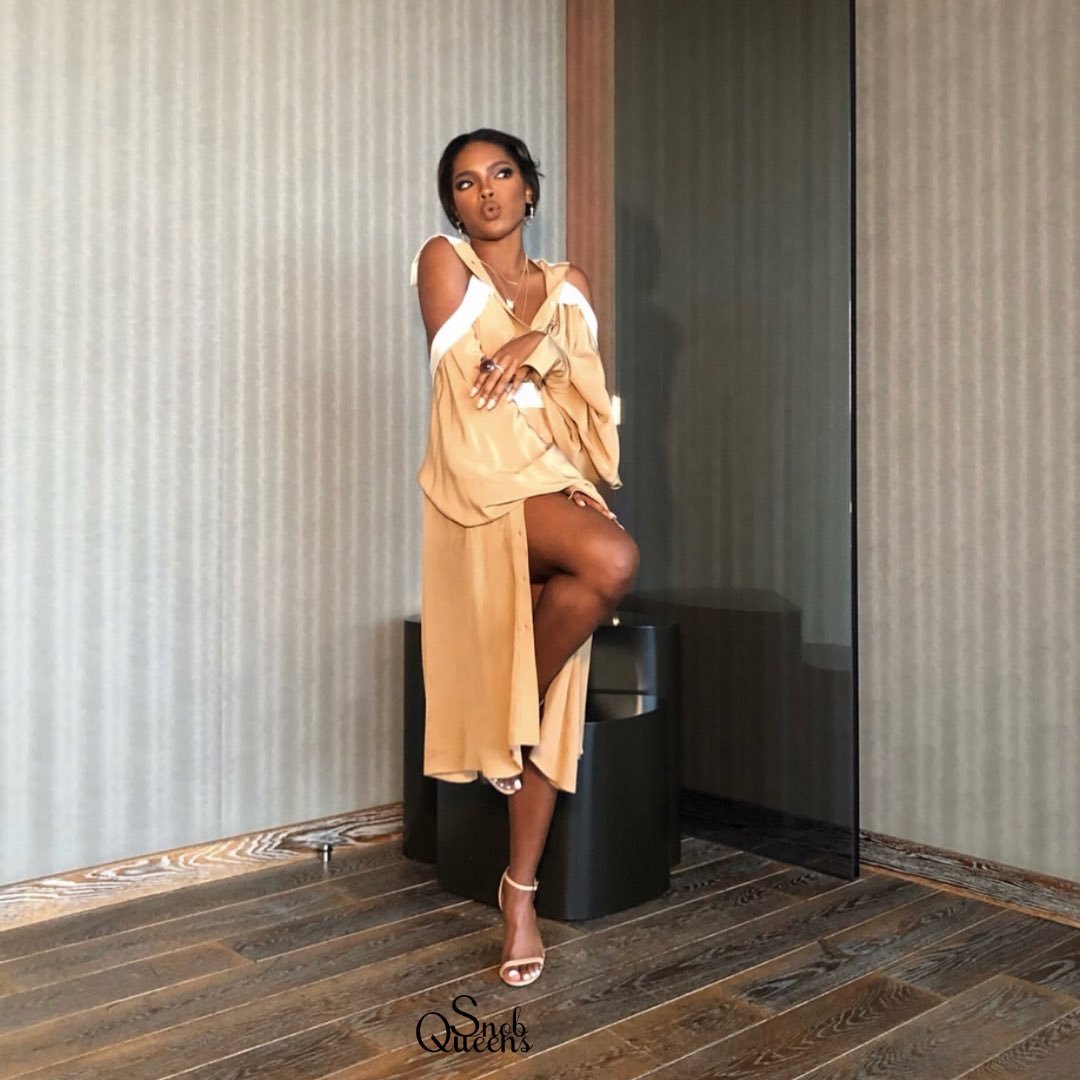 snobqueens's tweet photo. Snob Queen Ryan Destiny Is Stunning In Mario Dice With Loriblu Sandals. Comment Below On Her Look👇🏽📸| @RyanDestiny 
👑|#ryandestiny #mariodice #loriblu #snobqueens #blackblogger #celebritystyle #fashion #fashionblogger #blogger #style https://t.co/CqIwXCg4gW