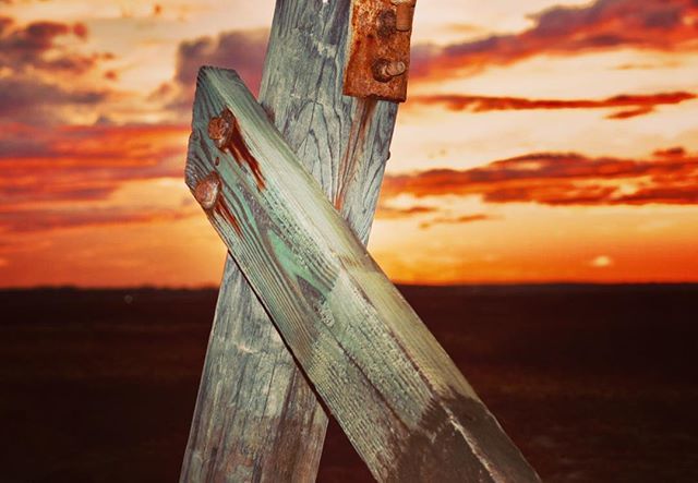 frankruel2's tweet image. Another shot from Friday night’s 🔥🔥sunset show under Grey’s Beach Boardwalk  #igcapecod #capecodlife #top10  #capecod #capecodinstagram #capecodwinter #newengland #sunsets #sunsetbeach #basshole #boardwalk bit.ly/2DqEj5R