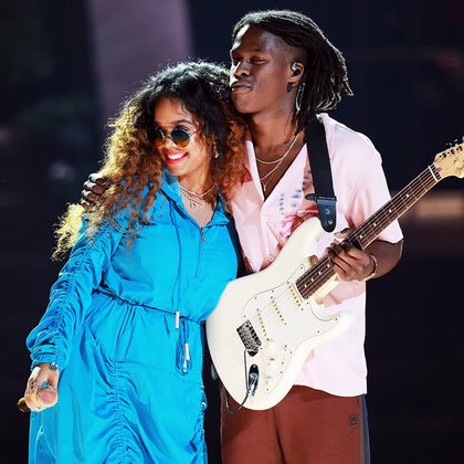 mefeater's tweet photo. Congrats to H.E.R &amp; Daniel Caesar on winning a Grammy for Best R&amp;B Performance 💙 #Grammys https://t.co/0J7avaKPfe