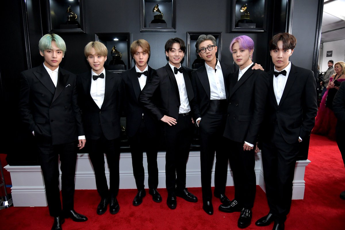 crystalbell's tweet photo. #BTS look like actual royalty at the #GRAMMYs 😭 https://t.co/wcDlP2oRWC