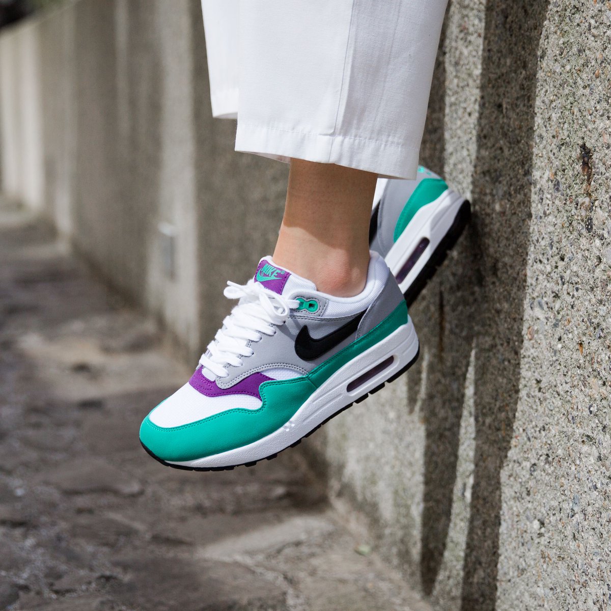 air max 1 clear emerald