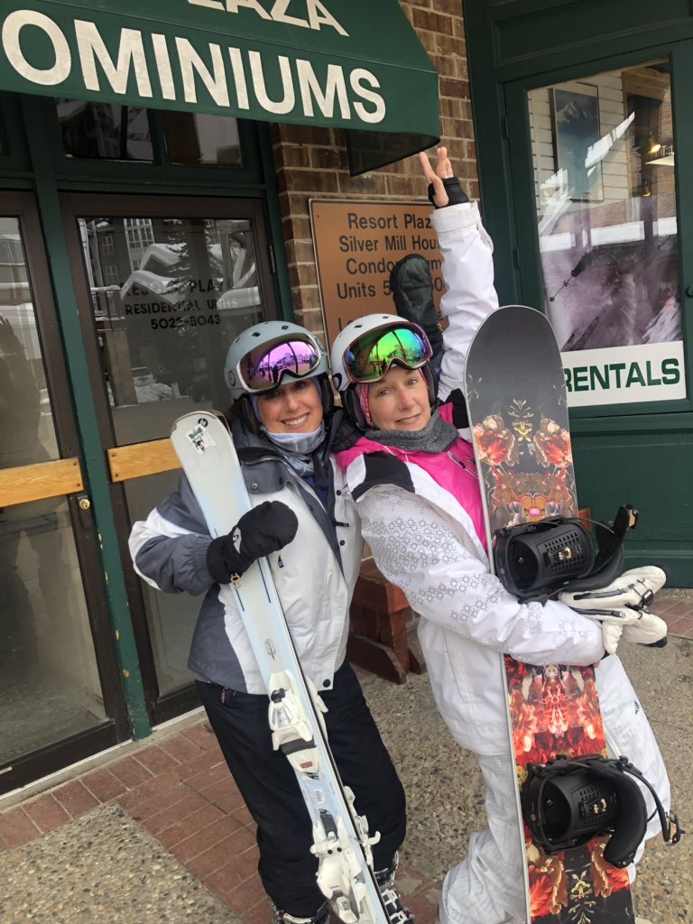 Jamming to our music via our new Bluetooth Wildhorn helmets! Board and ski well 💕🏂💁‍♀️❄️

#wildhorn #neversummerboards #parkcity