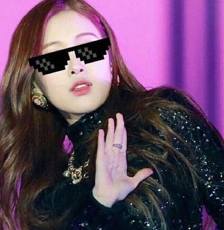 Chaedeline11's tweet photo. happy happy birthday to the very kind and purest person like you chaeng! i hope you celebrate it with that beautiful smile of yours! 😍 always be happy 💖💖💖 we love you 😘 we wish all the best for you 🌹✨✨ 
the memesé 😂
Happy #RosesAreRosieDay 💖💖💖 https://t.co/CyTXoTX1hh