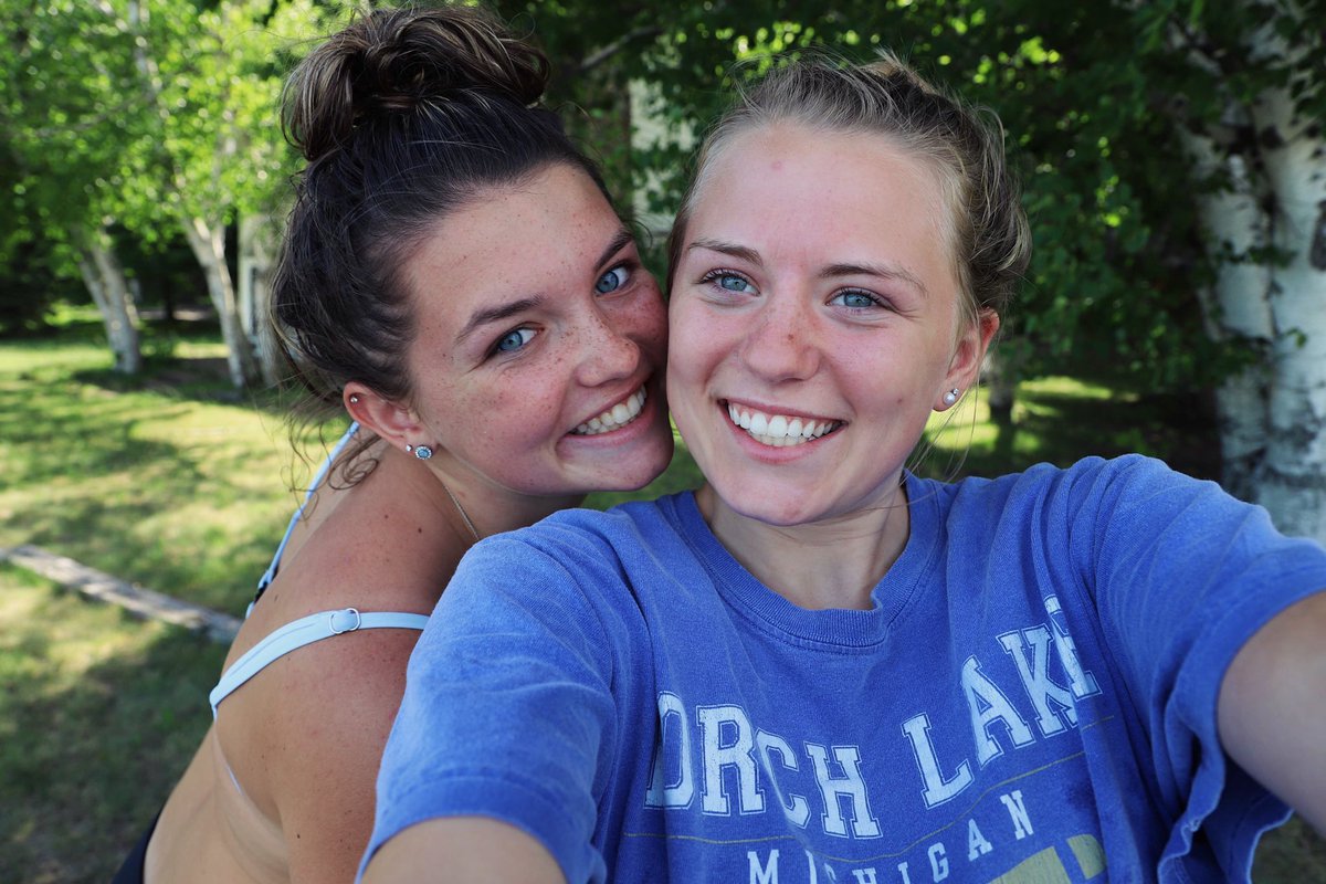 elledyer316's tweet photo. Wishing the happiest of birthdays to this ray of sunshine!! I wish we were soaking in the sun on the boat, love you Ashley Ann❤️ https://t.co/SeK4t6jRUO
