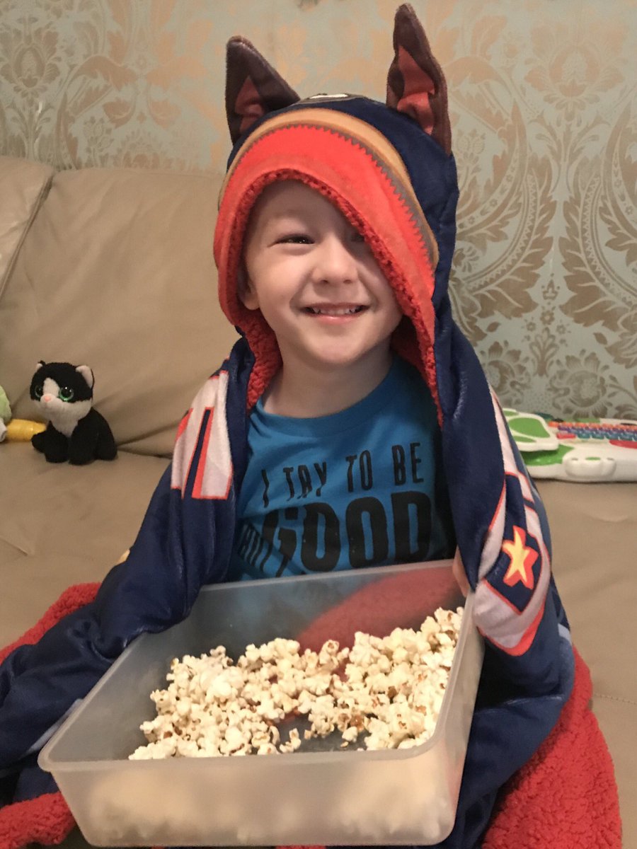 What a fun weekend! Friends, lots of playing, skating outside, eating cupcakes, and a movie with popcorn! #luckyboy #lovinglife #funeveryday