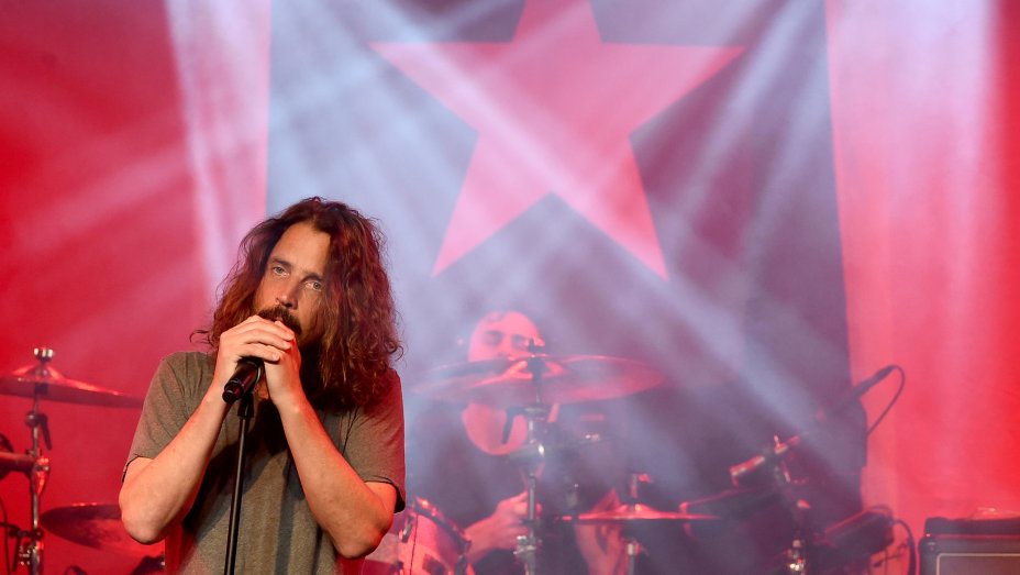 THR's tweet photo. #Grammys: Chris Cornell wins posthumous award for best rock performance https://t.co/z2rdPggTSM https://t.co/xvo8PMQ13j