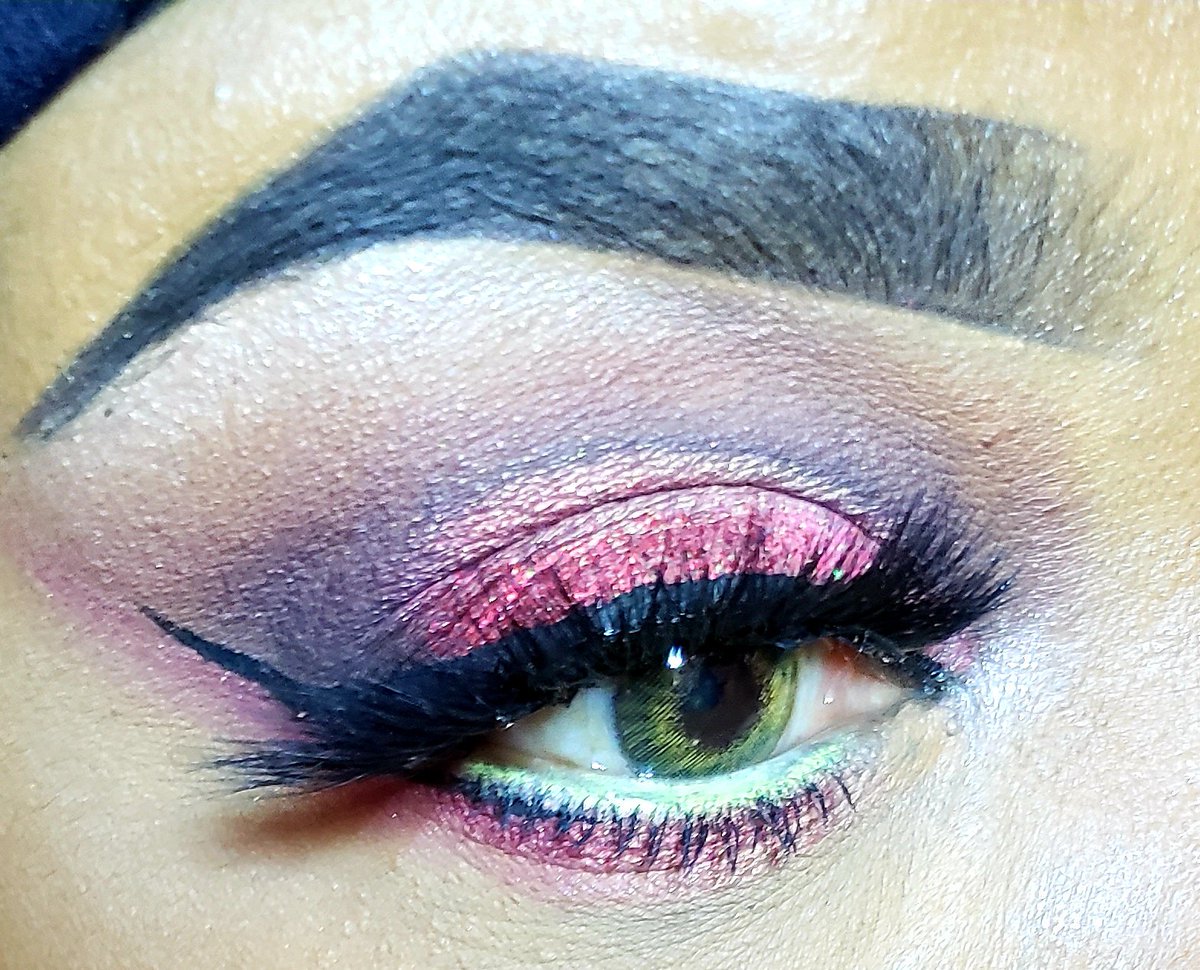 BritishButterf1's tweet photo. I love to 'wake up and makeup.' 
Love my craft!👏❤💄
@britishbutterfly_mua
#britishmua #atlmua #Professional #makeup #MakeupAddict #makeupartist #makemeover https://t.co/Q2iVTwHeRp