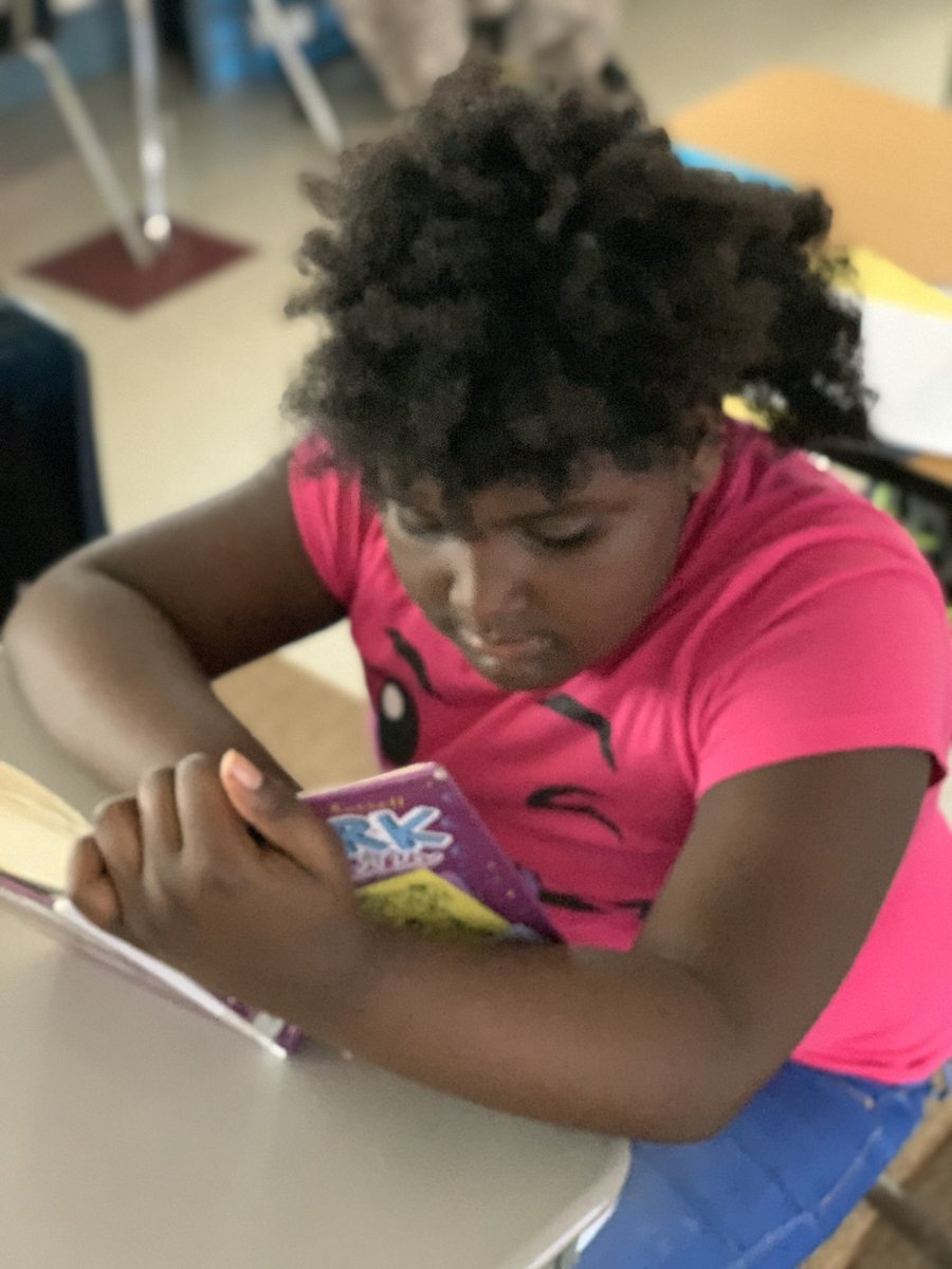 KiseCrew's tweet photo. πUp to 11 minutes of #StaminaReading #cddolphins #WeRead https://t.co/tVjV3Xlr2B