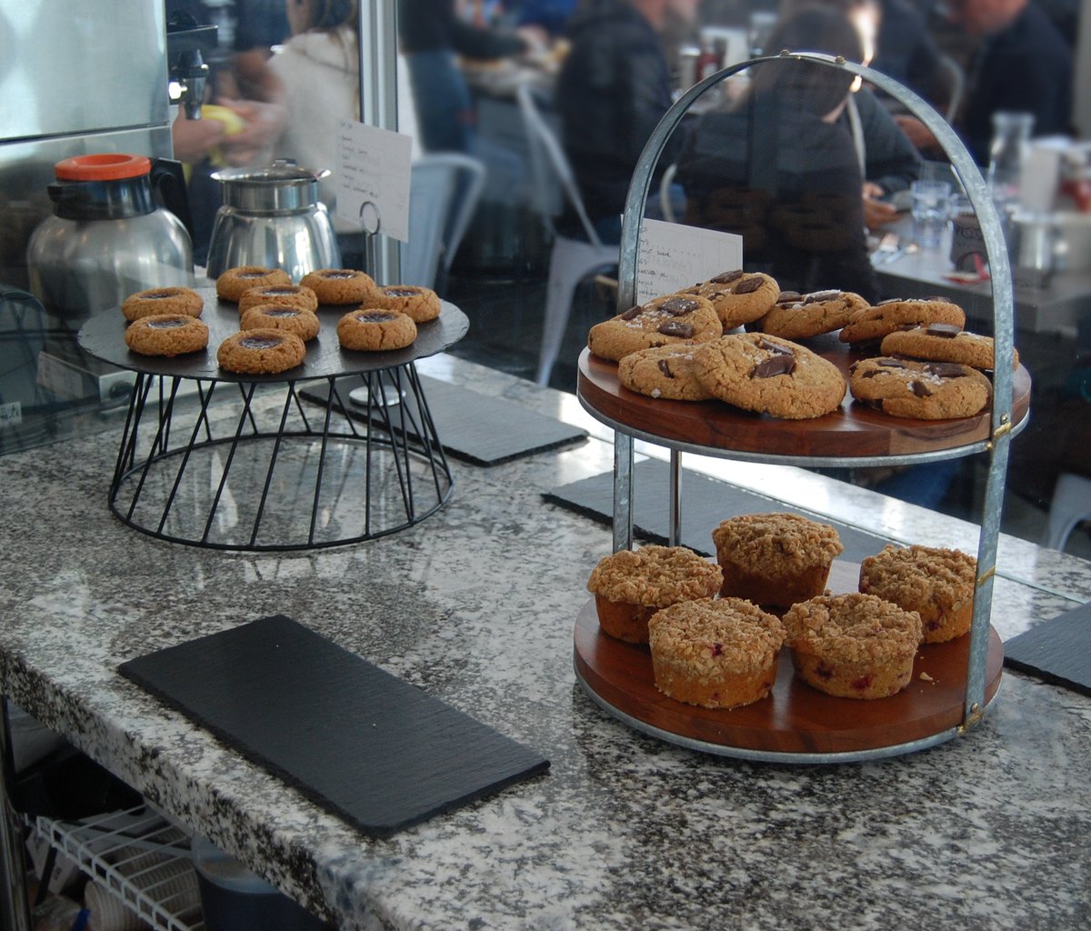 milliescafela's tweet photo. There is always a little bit of something something after each meal at Millie's. Shout out to all the sweet tooths out there! :)
#dessert #galletas #cookies #pastry #pastries #coffeeshop #milliescafe #pasadena #pasadenarestaurant #pasadenacoffeeshop #bakery #sweettooth #sweets https://t.co/IrXxYe33V6