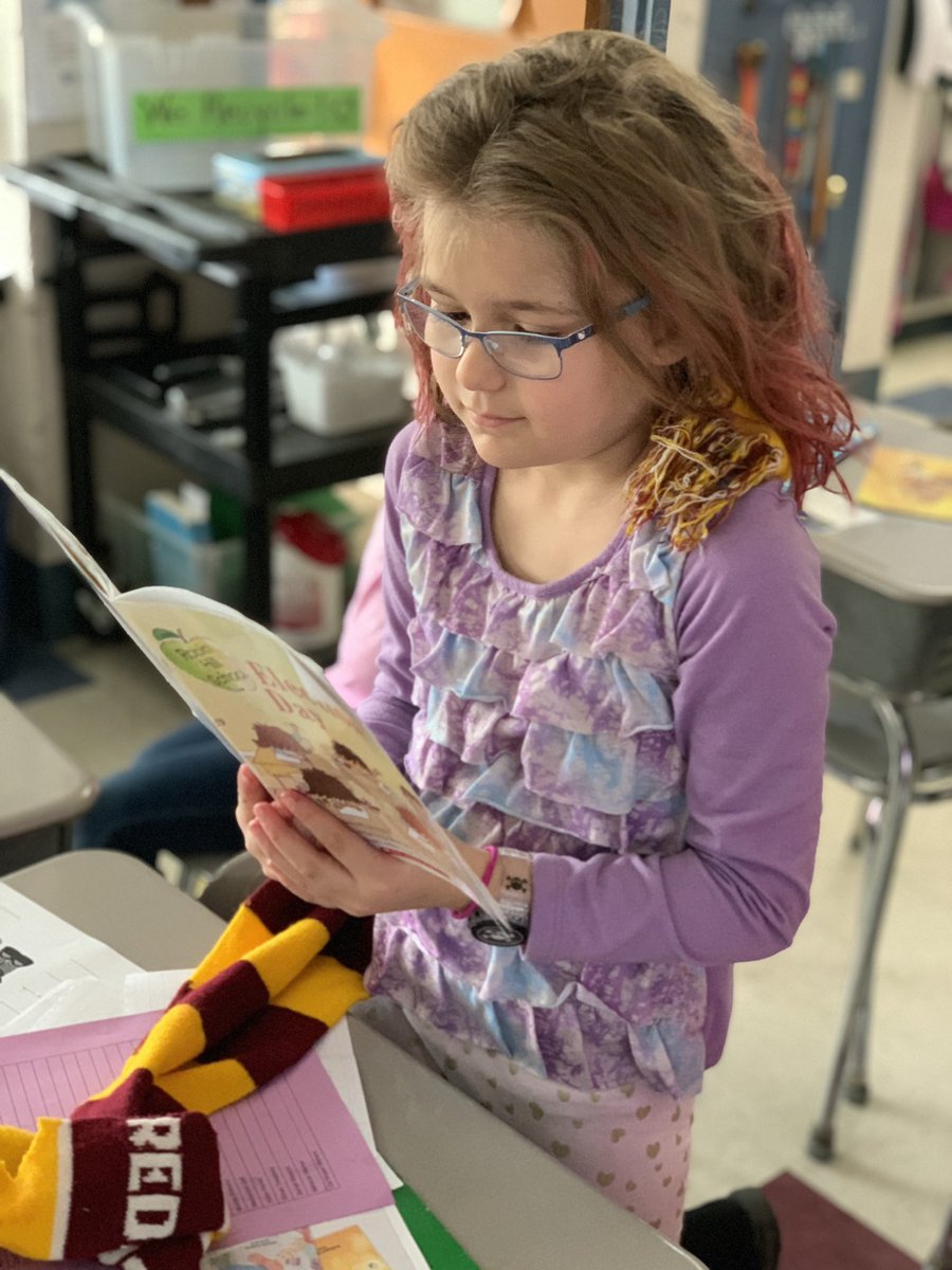 KiseCrew's tweet photo. πUp to 11 minutes of #StaminaReading #cddolphins #WeRead https://t.co/0TBtdgoi39