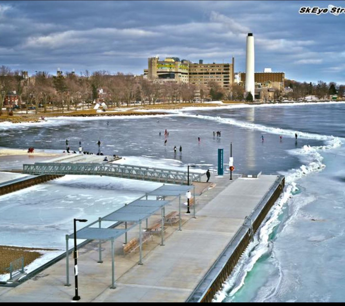 waterkeepermark's tweet photo. Great shot of Gord Edgar Downie Pier today now serving as part of a big skating rink. Isn’t Lake Ontario great! ⁦@swimguide⁩ ⁦@GL_Guide⁩ #swimdrinkfish @waterkeeper ⁦@LOWaterkeeper⁩ https://t.co/xiN6y1TAWO
