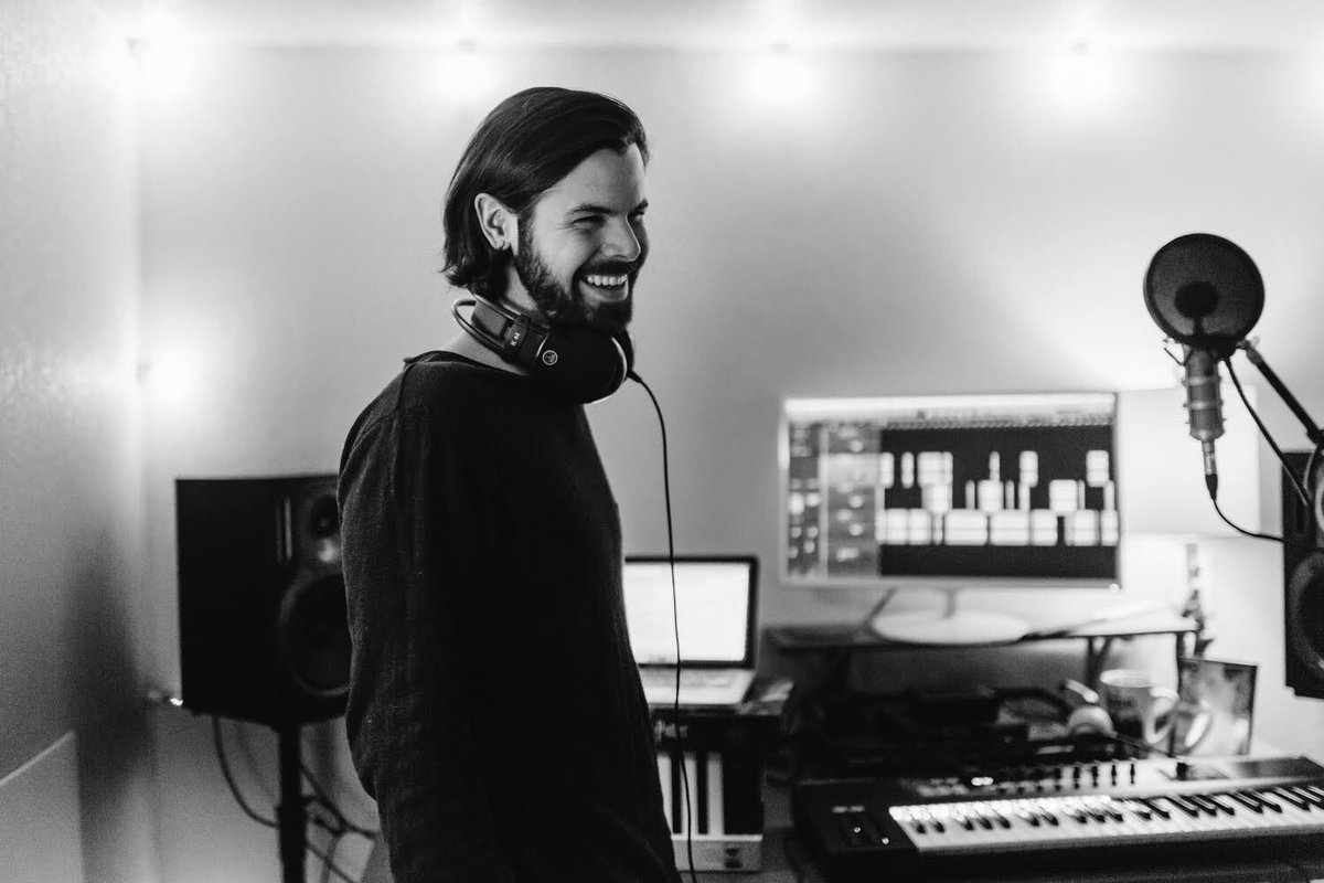 KeysPodcast's tweet image. Behind the scenes with our friend @ZealousMusician while he edits our upcoming episodes! @libsyn @ApplePodcasts @Spotify