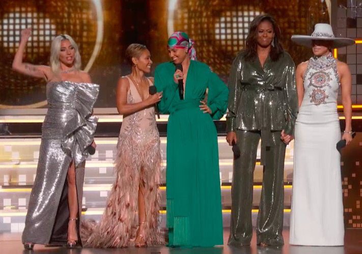 omelete's tweet photo. QUE MOMENTO! 👏 “Who run the world?”  #GRAMMYs https://t.co/rVgVJkToF6