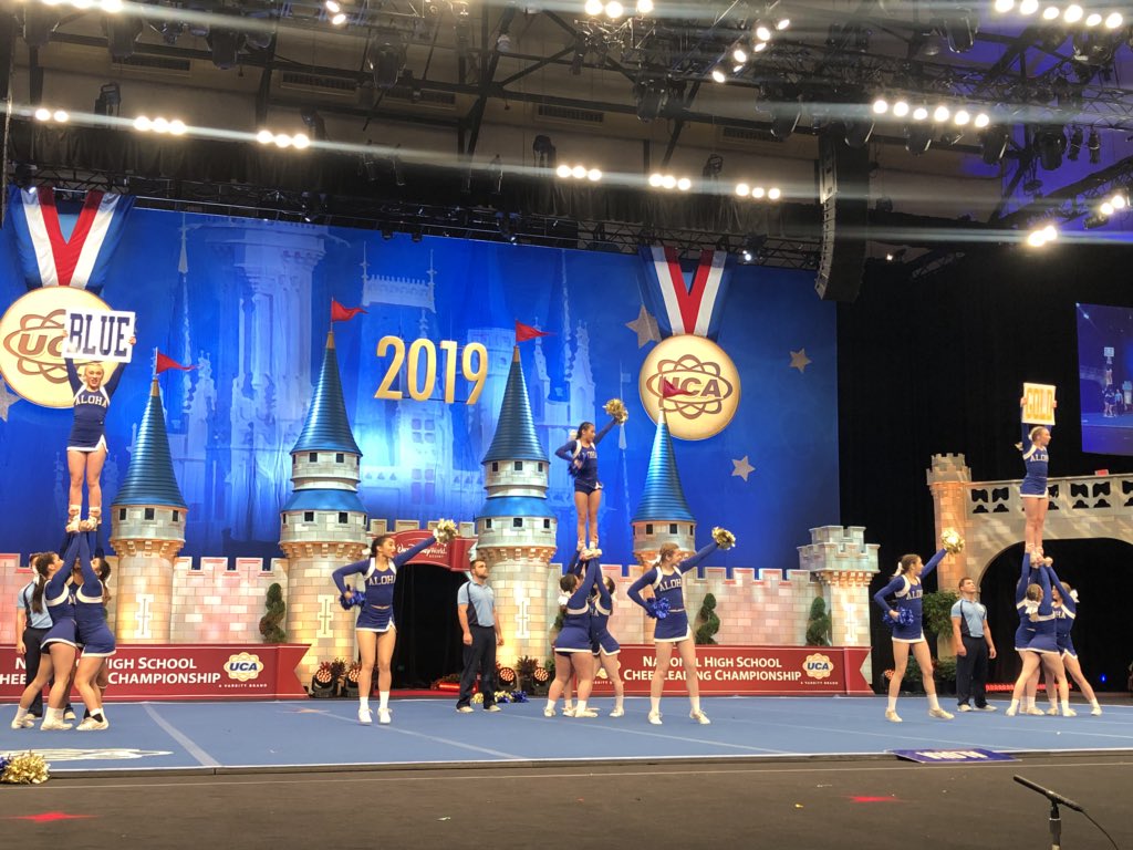 UCAupdates's tweet photo. GREAT performance from Aloha High School 💙 #UCAnationals https://t.co/VPs5UxBrEQ