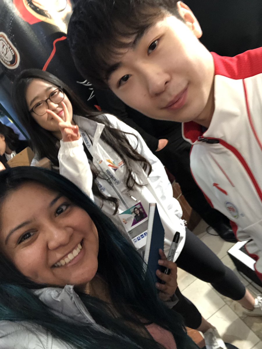lupeitis's tweet photo. Got a pic with Boyang frickin’ Jin!! And he laughed cause the volunteer behind us did a beautiful photo bomb. She has #volunteerproblems because they don’t let them ask for photos or autographs. Hope you enjoy your pic mystery volunteer!! #4CC19 #BoyangJin https://t.co/F7x6WblXQ5