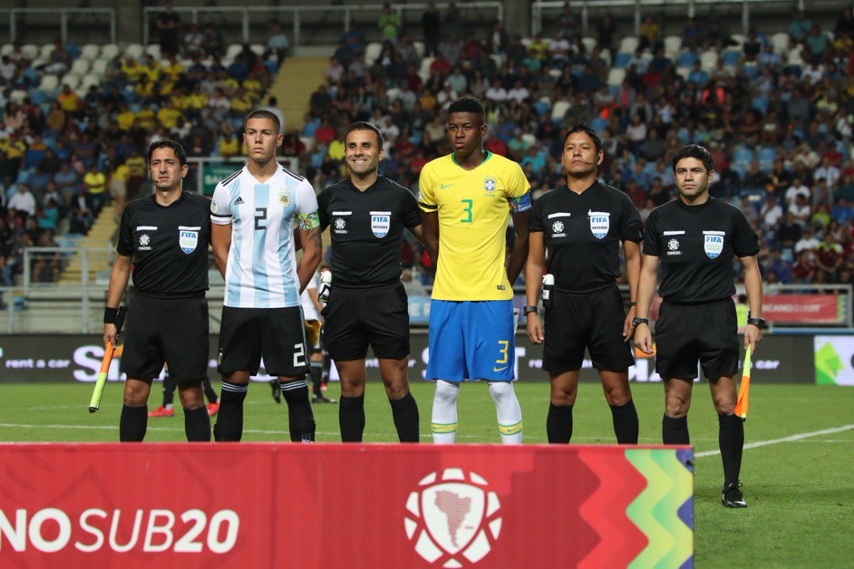 Sub20Chile2019's tweet photo. ¡Primer tiempo finalizado!

Revisa algunas de las postales del encuentro que están disputando @CBF_Futebol 🇧🇷y @Argentina 🇦🇷 en el cierre de la última jornada del @Sub20Chile2019 

🇧🇷1-0 🇦🇷

#DondeComienzaLaHistoria https://t.co/IfqgCFPv8V
