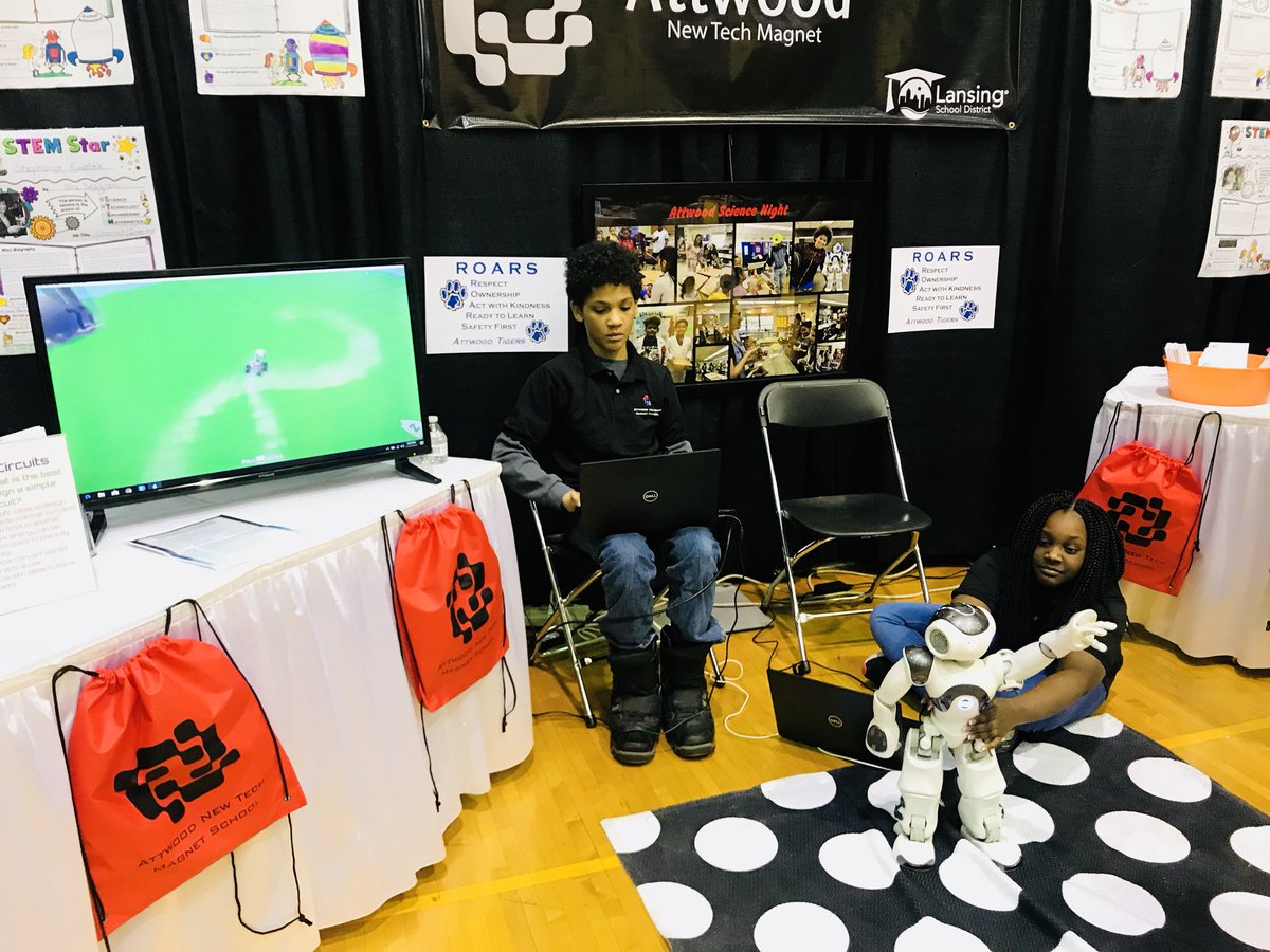 AttwoodNewTech's tweet image. Our students did an amazing job representing our school at the Lansing School District Showcase! #NaoRobot #Kodu #ComputerProgrammers #VideoGameDesigners
