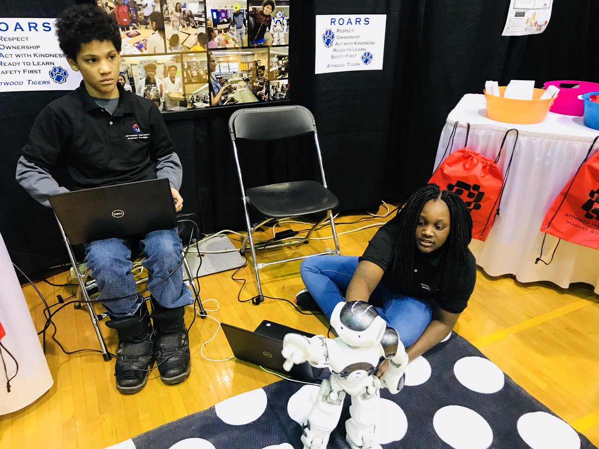 AttwoodNewTech's tweet image. Our students did an amazing job representing our school at the Lansing School District Showcase! #NaoRobot #Kodu #ComputerProgrammers #VideoGameDesigners