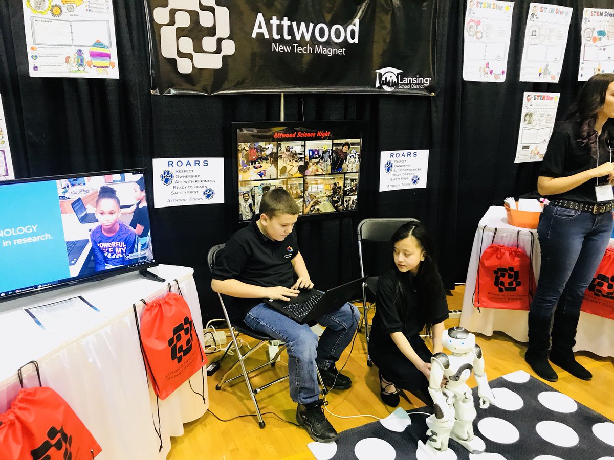 AttwoodNewTech's tweet image. Our students did an amazing job representing our school at the Lansing School District Showcase! #NaoRobot #Kodu #ComputerProgrammers #VideoGameDesigners