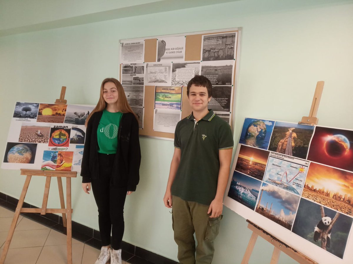 Fizik Kimya Coğrafya branşları birlikte öğrencilerimizin de katkılarıyla Küresel ısınma ve sera gazları konulu pano düzenledik.Emeği geçenlere  teşekkürler.@KadikoyDoga <a href="/ilhan82bulut/">İɭђคภ ๒ยɭยՇ</a> <a href="/MehmetKemalkoc1/">Mehmet Kemal koca</a> <a href="/rahmi_hazar/">Mustafa Rahmi HAZAR</a> <a href="/kadikoydogatmba/">Kadıköy Doğa t-MBA Meclisi</a>