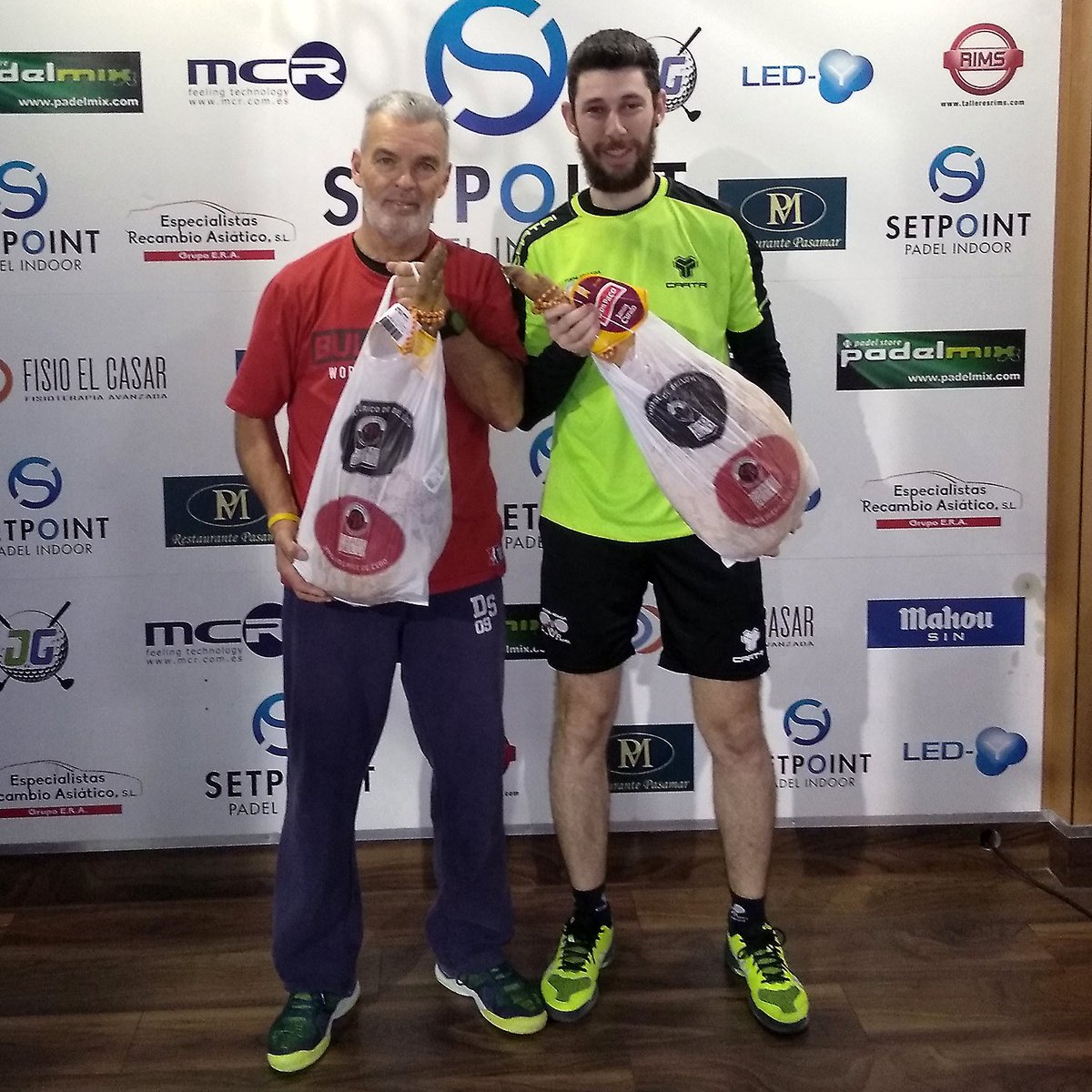 SetPointG's tweet image. ¡Buenos días a todos! Comenzamos una nueva semana con las fotos de nuestros campeones de la semana pasada ¡Enhorabuena! y como siempre os esperamos en Set Point Getafe #setpoint #padel #padelmadrid #getafe #Madrid