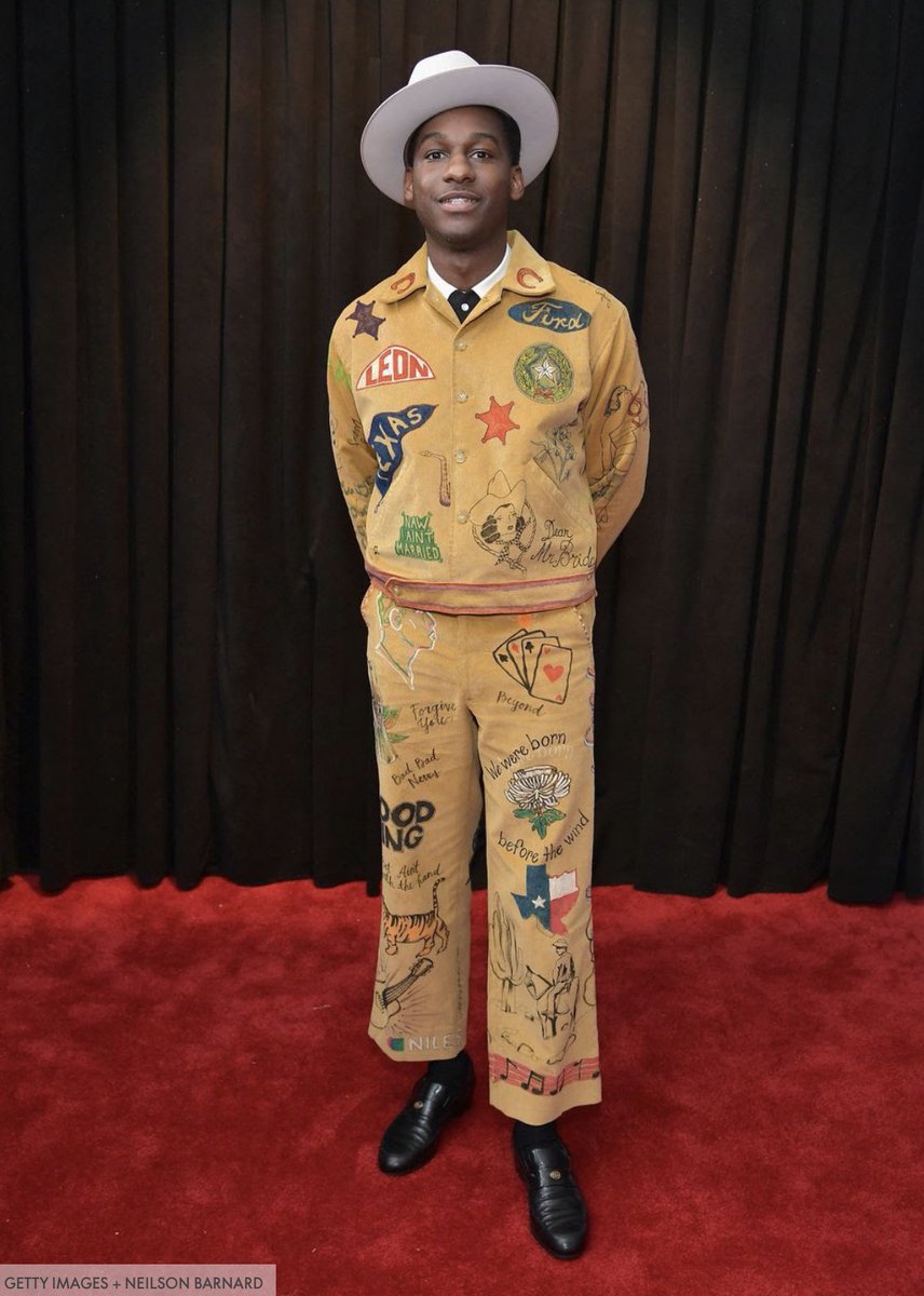 simplysavvvv's tweet photo. When they tell you to dress up and look nice but you still gotta rep the Great State of Tejas 
#DeepInTheHeart 👏🏽👏🏽👏🏽 
#Grammy2019 
@leonbridges 
@TexasHumor https://t.co/0XGu7MZL79