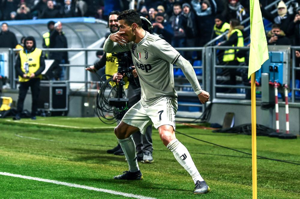 juve_kj's tweet photo. #RonaldoMask / Sassuolo vs #Juventus at Mapei Stadium on February 10 https://t.co/F1vo5fUodL