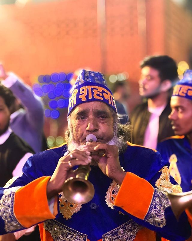 to_soham's tweet photo. Chicha
.
.
.
#indianwedding #shenai #band #music #lights #tradition #wedding #love #bride #fashion #weddingdress #like #photography #follow #instagood #makeup #weddingphotography #weddingday #beautiful #photooftheday #instapic #happy #christmas #beauty … https://t.co/fqQ1mdFTDT https://t.co/35dKthwIW9