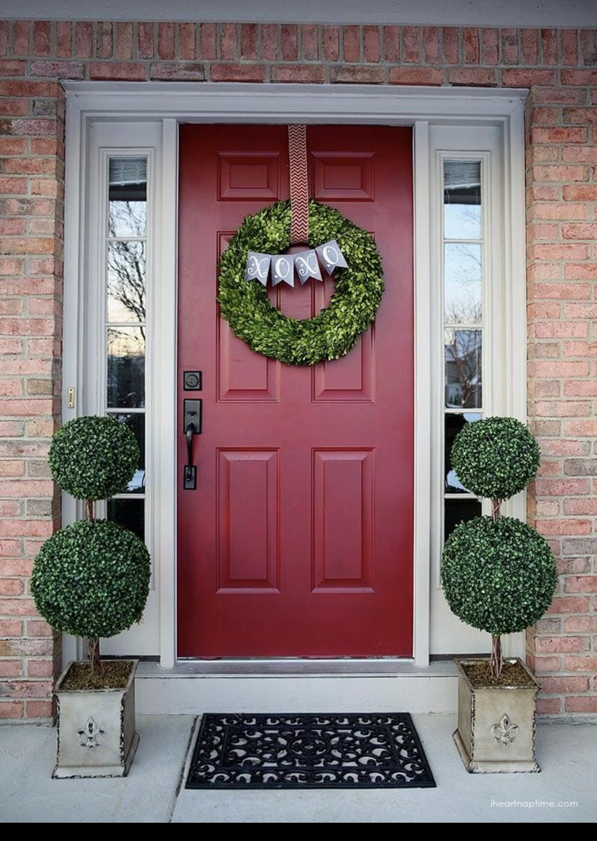 It’s always fun to have something festive on your front door....why not continue the trend with a simple Valentine’s Day wreath.
#frontdoorlove #firstimpressions #curbappeal #festiveflair #cadcodoorandwindow #diablodoorandwindow