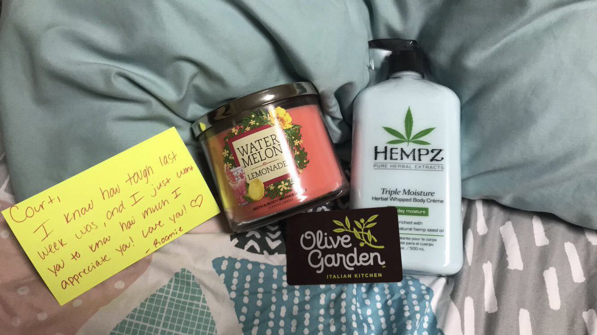CD0404's tweet photo. PSA: my roommate is the sweetest human being you could ever meet   @alecia_kimball https://t.co/ip7CIANzVe