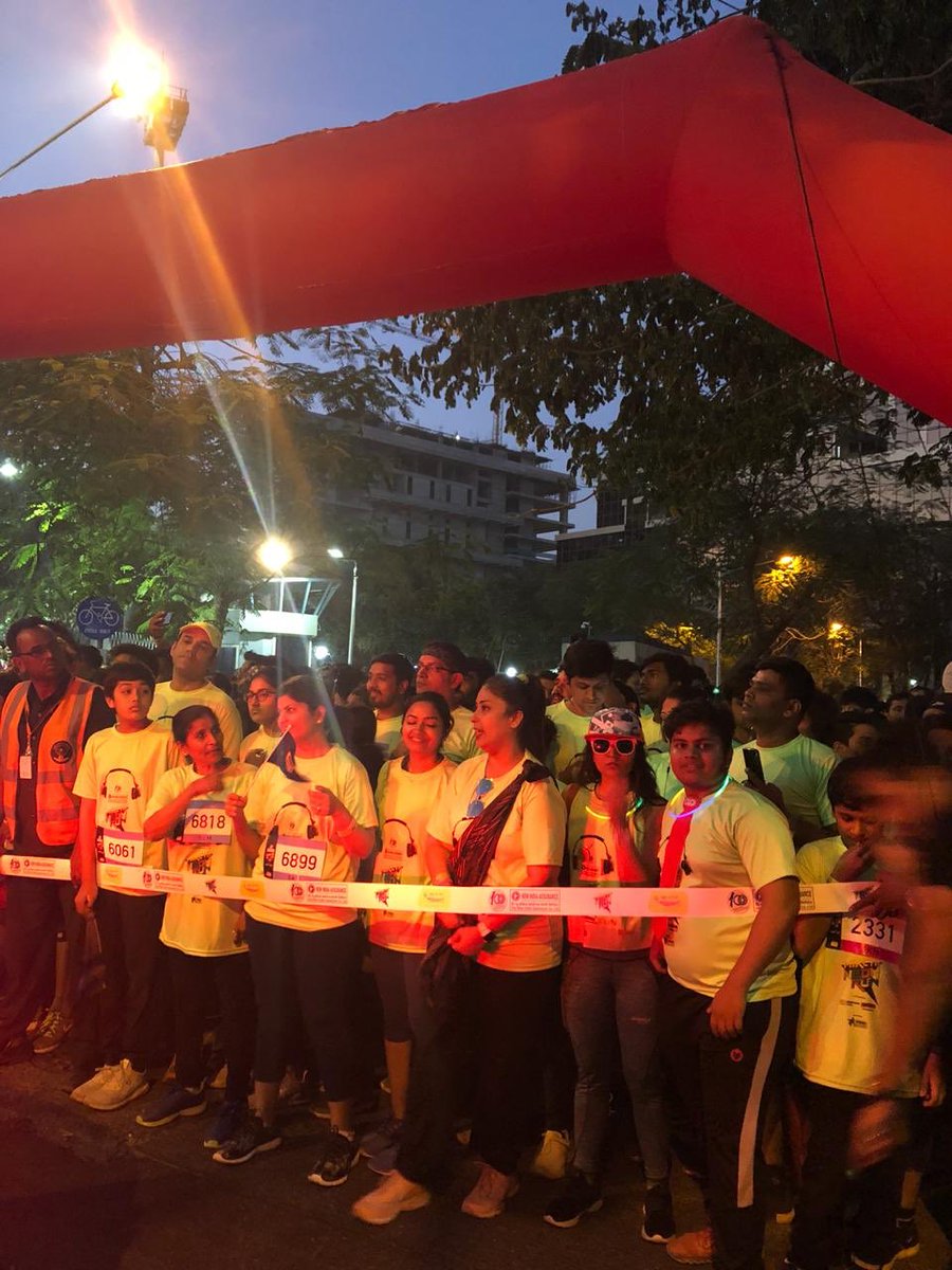 PRPundit_India's tweet photo. #BombayBees had a buzzing Sunday with the most fun-filled running glow party at Mirchi Neon Run with @taapsee @RadioMirchi @MirchiNeonRun
.
.
#PRPundit #Client #BusyAsABee #NeverADullMoment #BuzzyBees #ignitingconversations #drivingappeal #buildingbrandfame https://t.co/uEDZm7a5aF