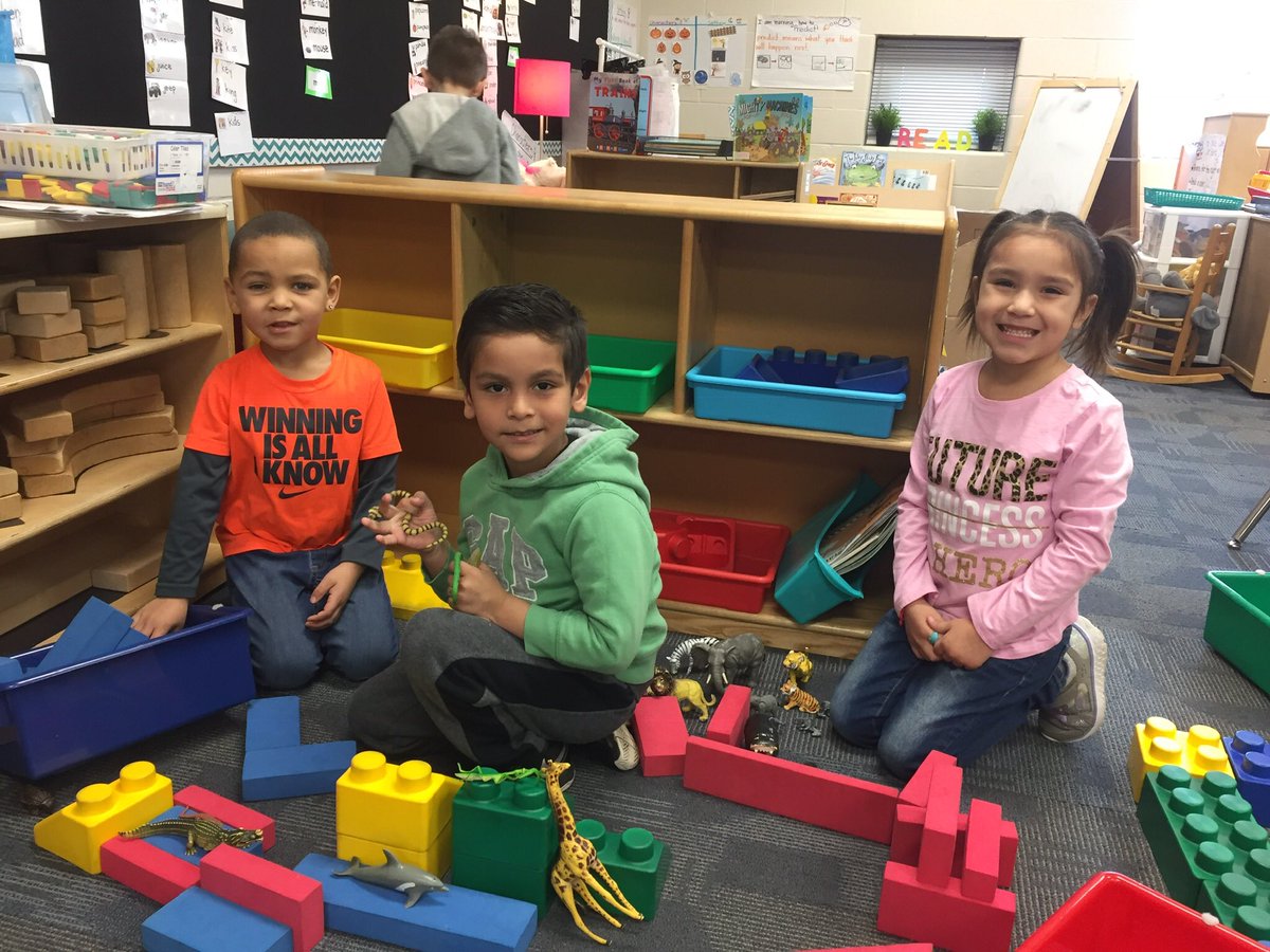 MissWolffECE's tweet photo. I have quite a few builders in my class! They used the blocks and the animals to make a zoo. They used the blue blocks to represent the water and made enclosures around groups of animals. #prek #prekindergarten #blockscenter #earlychildhood https://t.co/qFfs7aSOw7