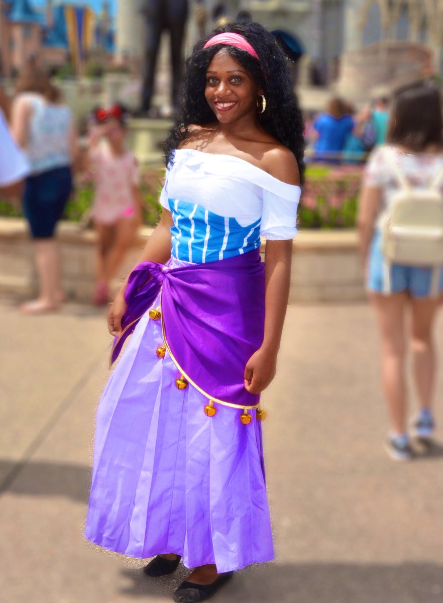 Infinitii_FGC's tweet image. One of my favorite cosplays that I’ve done is Esmeralda from Hunchback of Norte Dame 💜 I shot this at Disney World! I’m very fond of Disney movies, and I always thought she was an underrated character 😍

#28DaysofBlackCosplay