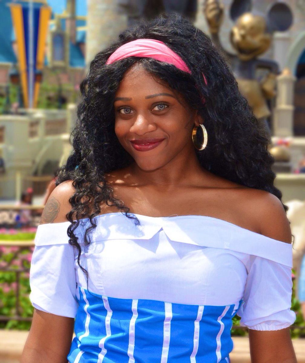 Infinitii_FGC's tweet image. One of my favorite cosplays that I’ve done is Esmeralda from Hunchback of Norte Dame 💜 I shot this at Disney World! I’m very fond of Disney movies, and I always thought she was an underrated character 😍

#28DaysofBlackCosplay