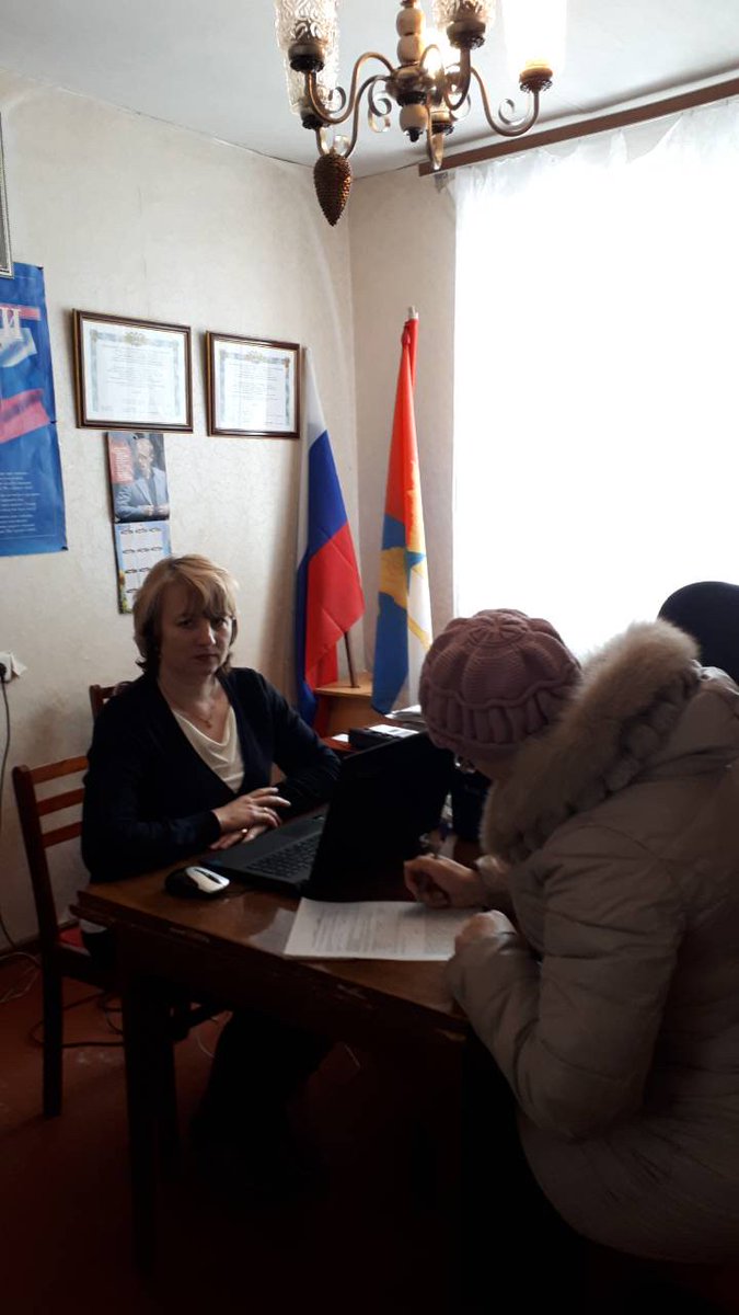 8  февраля в рамках акции «Месячник  налоговой  помощи  и  финансовой грамотности»  состоялся  выездной  прием  граждан   МФЦ  в  с. Анненково Лесное,  где  были оказаны  консультации   по вопросам  предоставления субсидий по линии соцзащиты, услуги ПФР и МВД