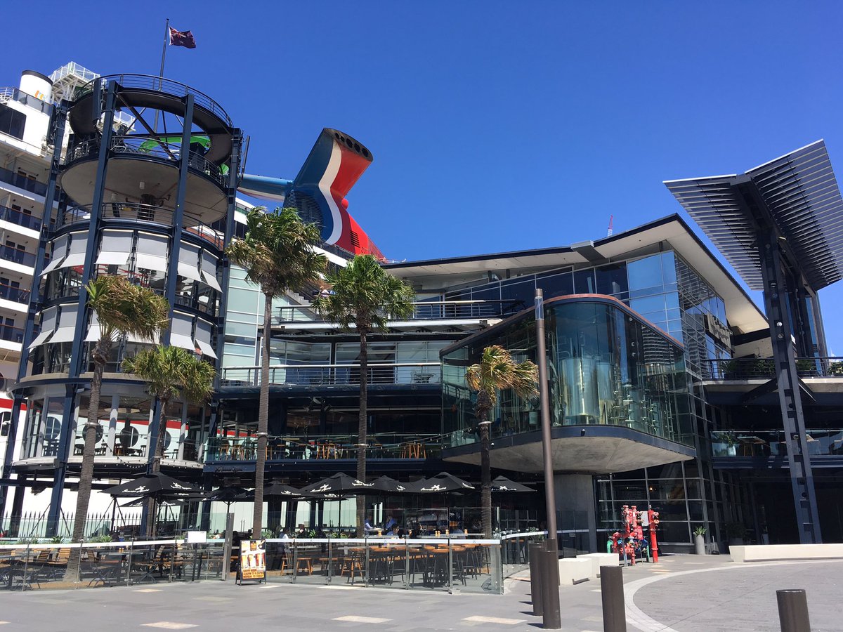 Sydney layers. The Rocks. Overseas Passenger Terminal. James Squire Brewhouse. Carnival Spirit cruise ship at dock.

#jamessquirebrewhouse #jamessquirelanding #therockssydney #overseaspassengerterminal #sydneysightseeing #carnivalspirit #sydneyaustralia