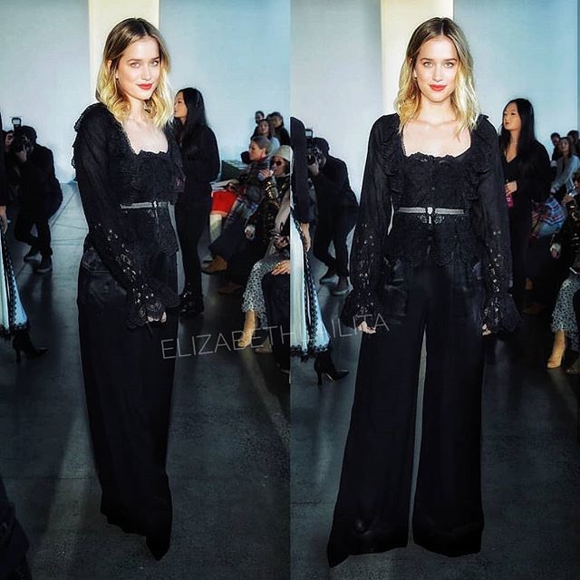 ITElizabethLail's tweet photo. #EVENT New York Fashion Week. Looking amazing as always 😍❤️ https://t.co/O73Poh4S4G https://t.co/PfmRWjn9oW