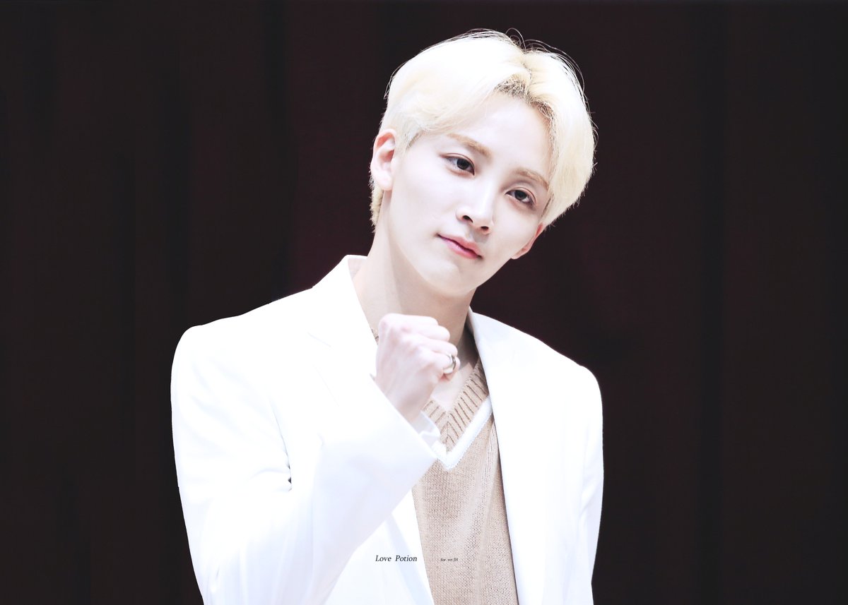 Lovepotion_9596's tweet photo. 190209 코바코 팬싸 정한

캐러뜰 월요일 화이팅

#세븐틴 #SEVENTEEN #정한 #JEONGHAN #윤정한 #ジョンハン @pledis_17 https://t.co/NJsvwD2eRc