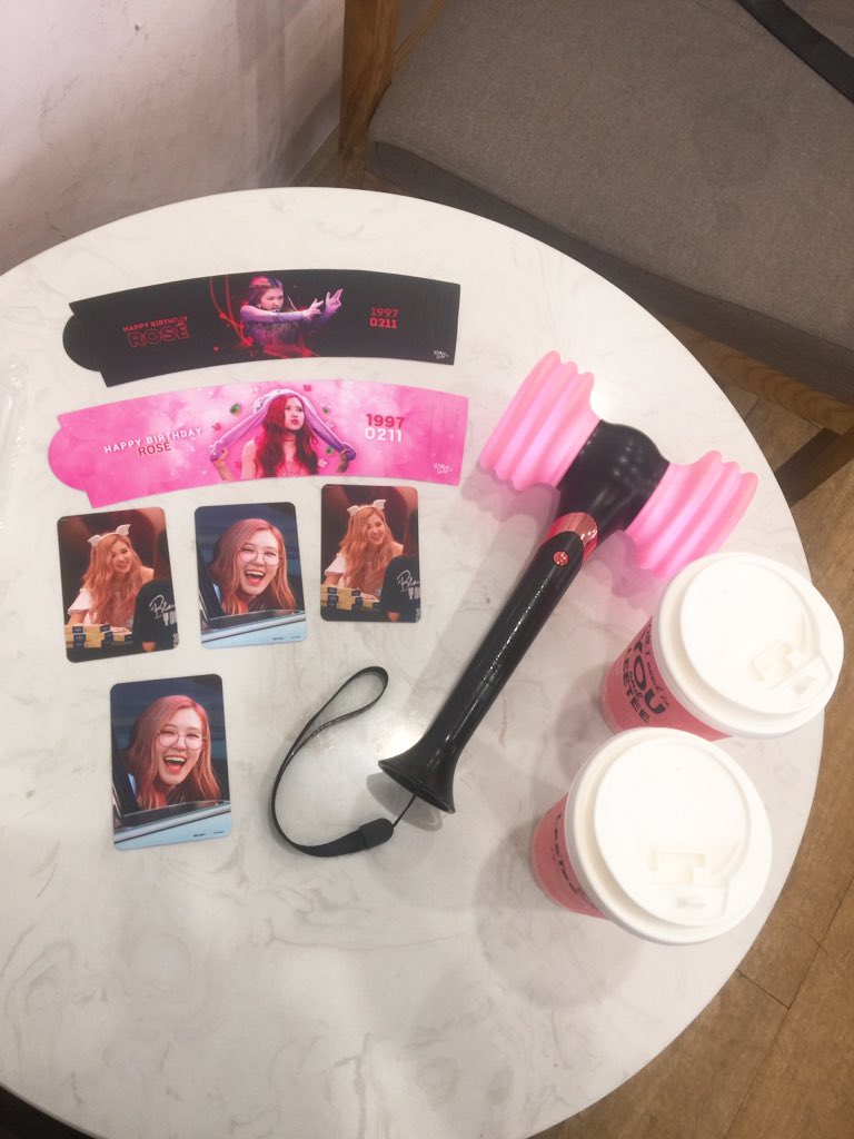 chaengchaeng97's tweet photo. #RosesAreRosieDay https://t.co/xAp8mfXDkF