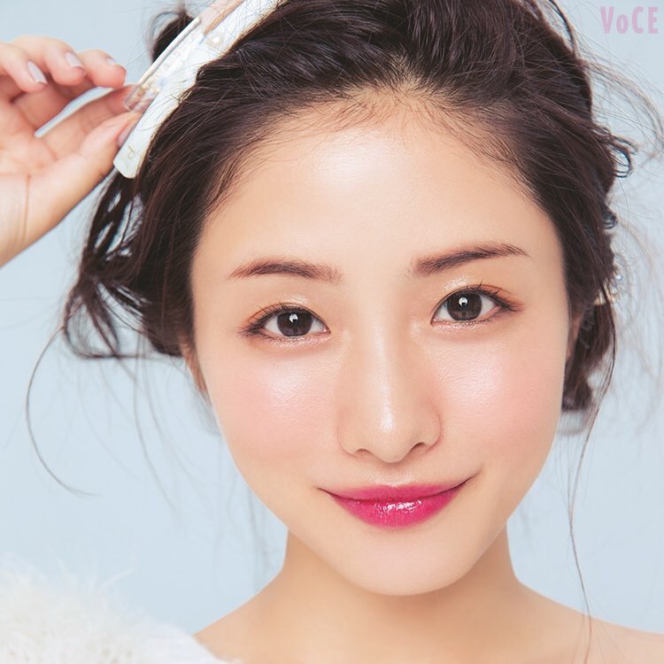 po2yo3's tweet photo. 石原さとみ様の垢抜け方本当に好き！
ダイエットや整形等で見た目を磨くだけじゃなく、内面からキラキラしてこんな風に人を惹きつける美しい女性になりたいな💖 https://t.co/kwZrVBZP25